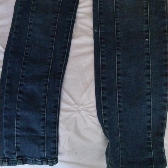 Soho New York & Co. (Jennifer Hudson) Straight leg Jeans - Picture 3 of 10